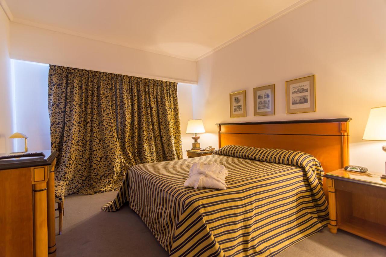 Hotel Libertador Tandil Esterno foto