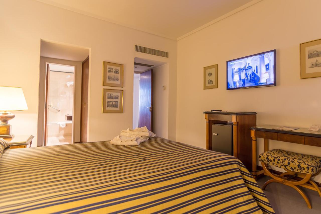 Hotel Libertador Tandil Esterno foto