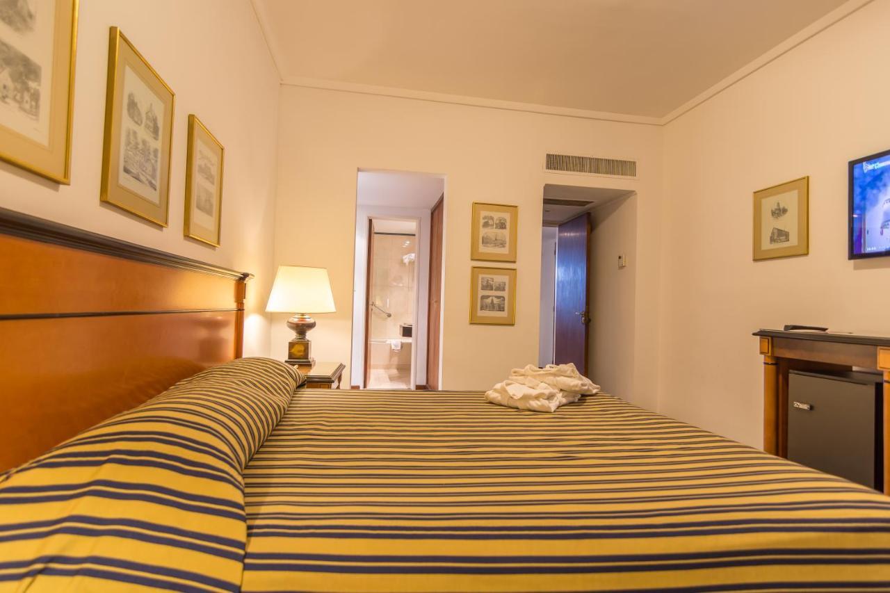 Hotel Libertador Tandil Esterno foto