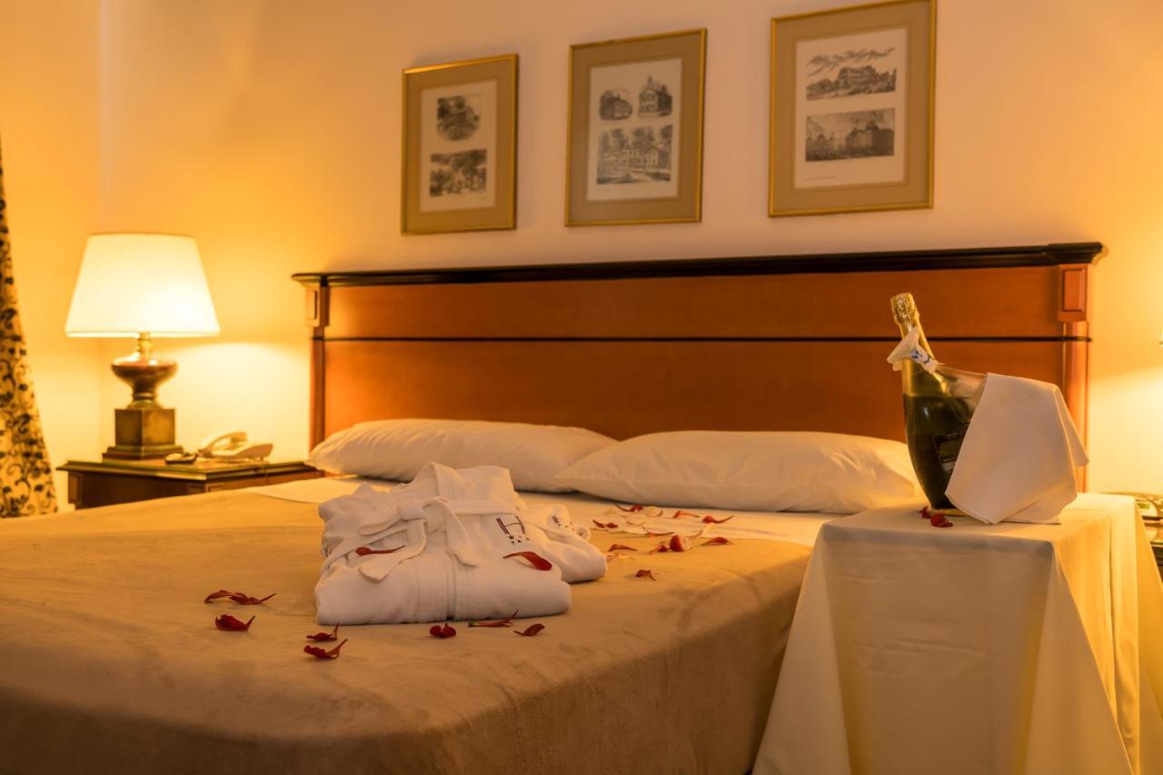 Hotel Libertador Tandil Esterno foto