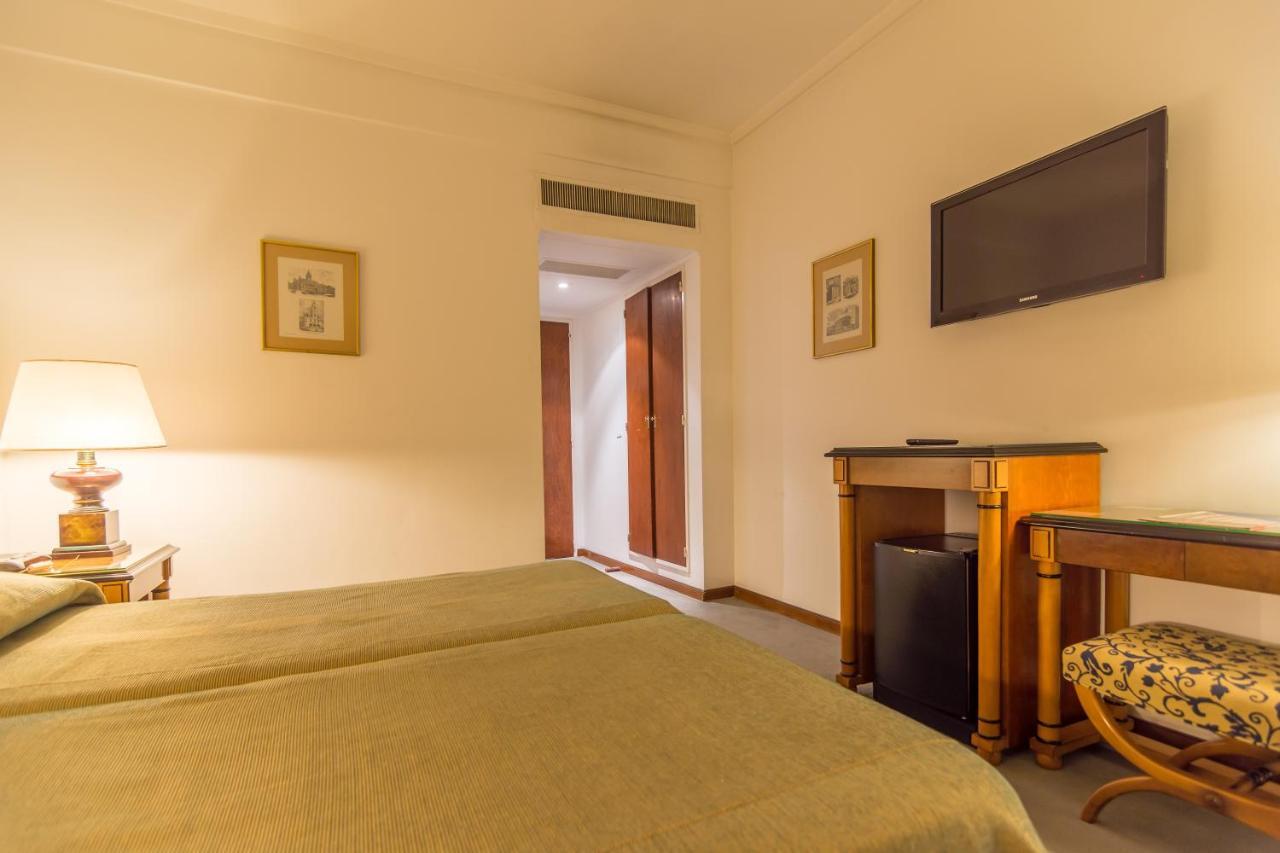 Hotel Libertador Tandil Esterno foto